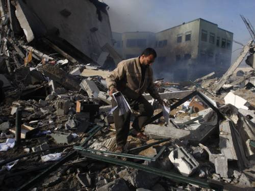 Striscia di Gaza, distrutta la sede di Hamas